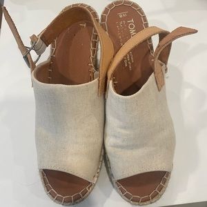 Toms 8 wide never worn
